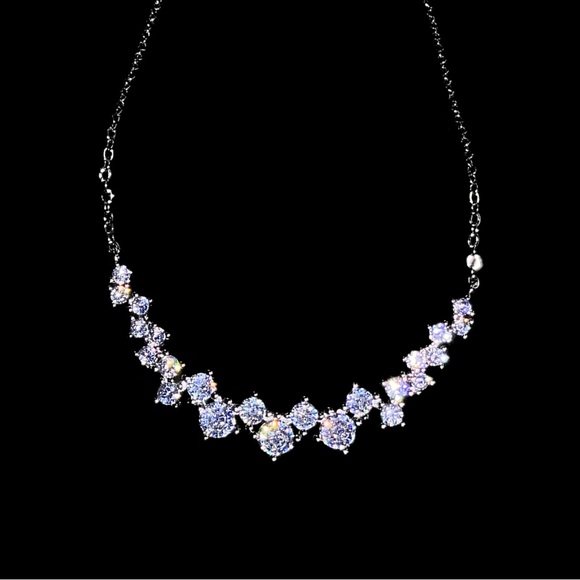 Jewelry - Stunning Zircon Gemstone Necklace!